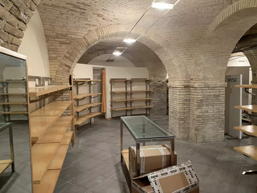 Immagine 2 di Negozio in affitto  in Corso Stamira a Ancona