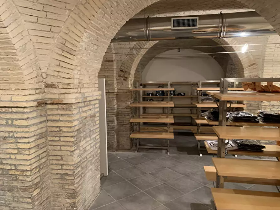 Immagine 3 di Negozio in affitto  in Corso Stamira a Ancona