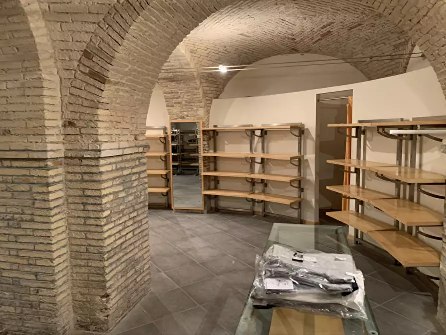 Immagine 6 di Negozio in affitto  in Corso Stamira a Ancona