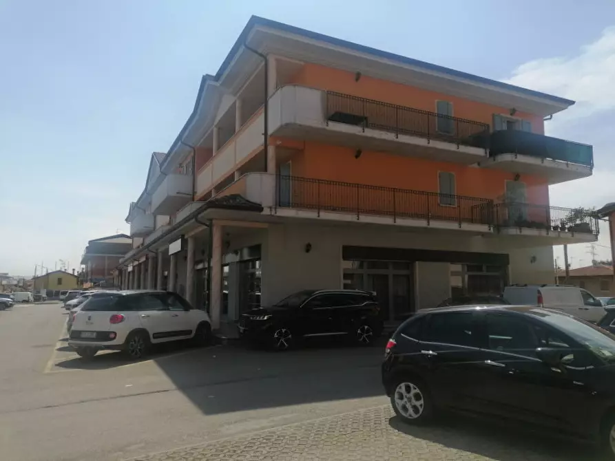 Immagine 1 di Negozio in affitto  in via 25 aprile a Rovato