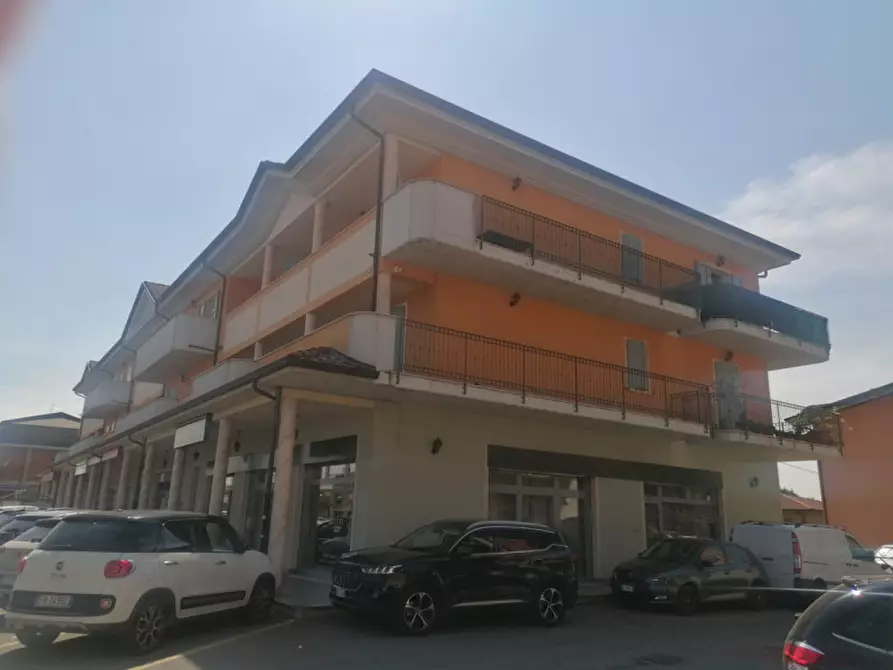 Immagine 2 di Negozio in affitto  in via 25 aprile a Rovato