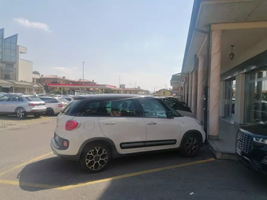 Immagine 9 di Negozio in affitto  in via 25 aprile a Rovato