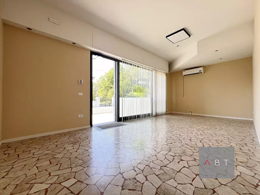 Immagine 3 di Negozio in affitto  a San Giorgio Delle Pertiche