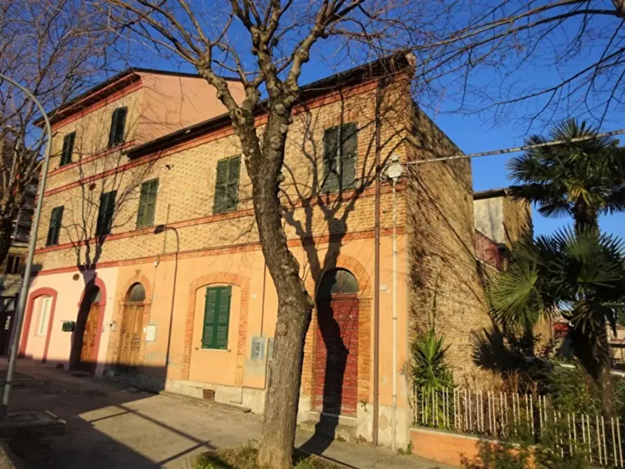 Immagine 1 di Casa indipendente in vendita  in Traversa delle Cartiere, N. 31 a Tolentino