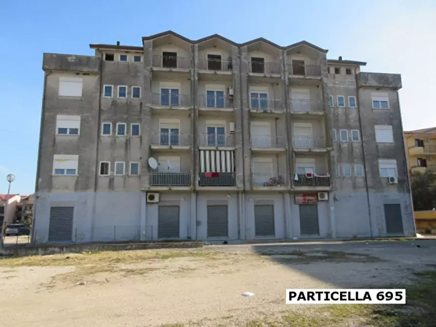 Immagine 1 di Palazzo in vendita  in via Fausto Coppi a Telese Terme