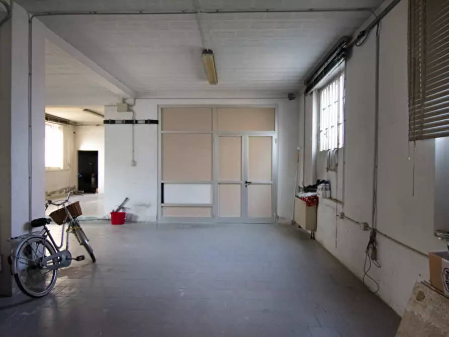 Immagine 3 di Laboratorio in affitto  in Via Emilia Ovest a Parma