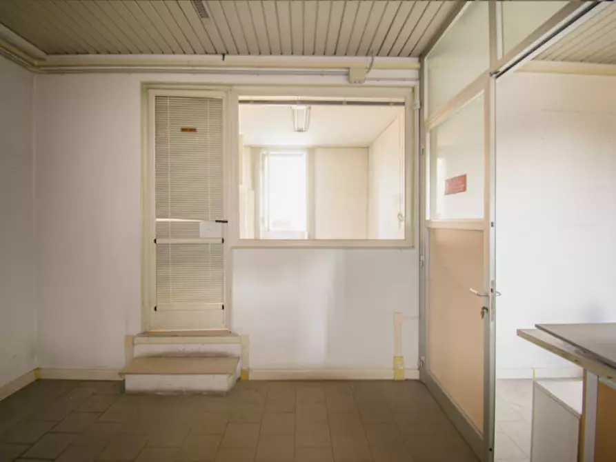 Immagine 4 di Laboratorio in affitto  in Via Emilia Ovest a Parma