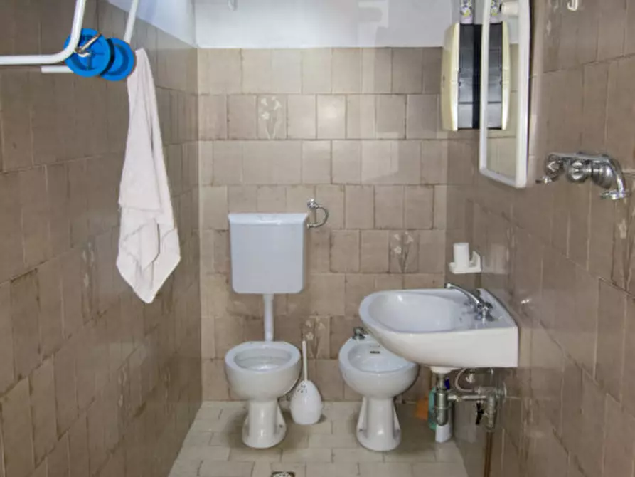 Immagine 10 di Laboratorio in affitto  in Via Emilia Ovest a Parma