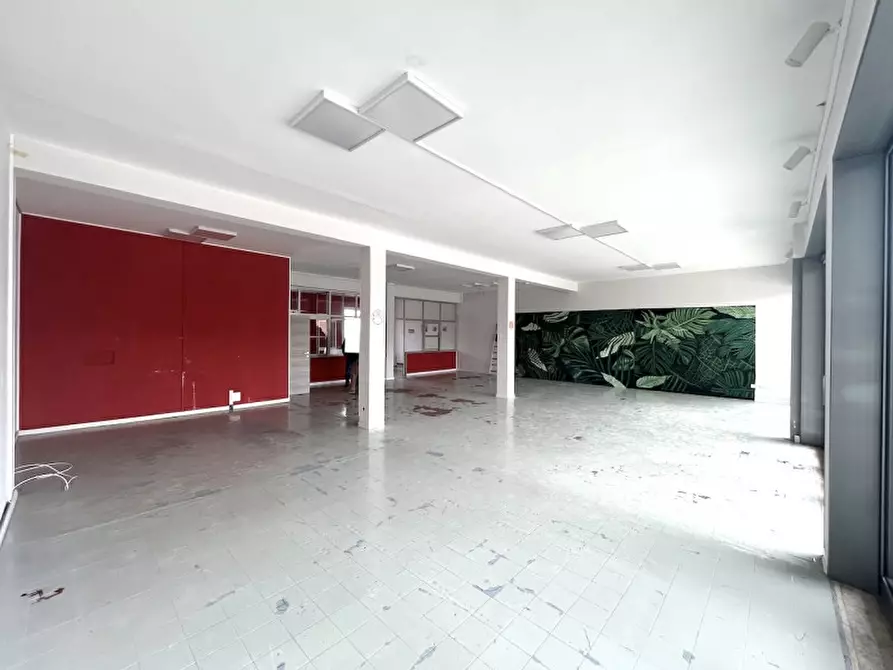 Immagine 2 di Negozio in affitto  in VIALE MARCONI a Cesena