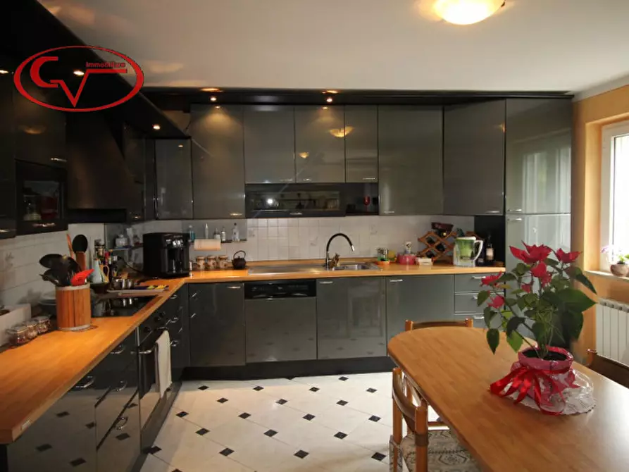 Immagine 60 di Villa in vendita  in via gori a Cavriglia