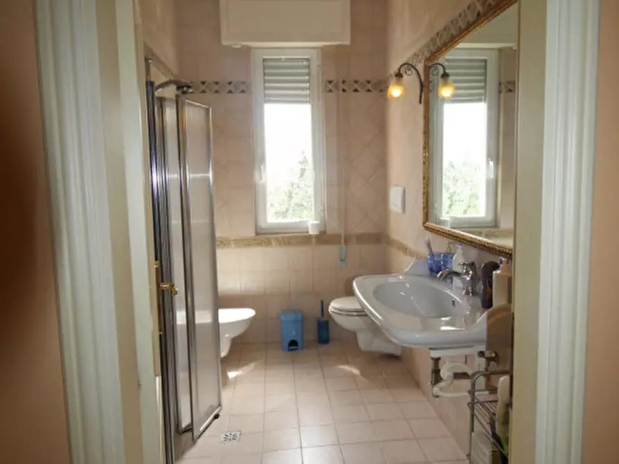 Immagine 90 di Villa in vendita  in via gori a Cavriglia