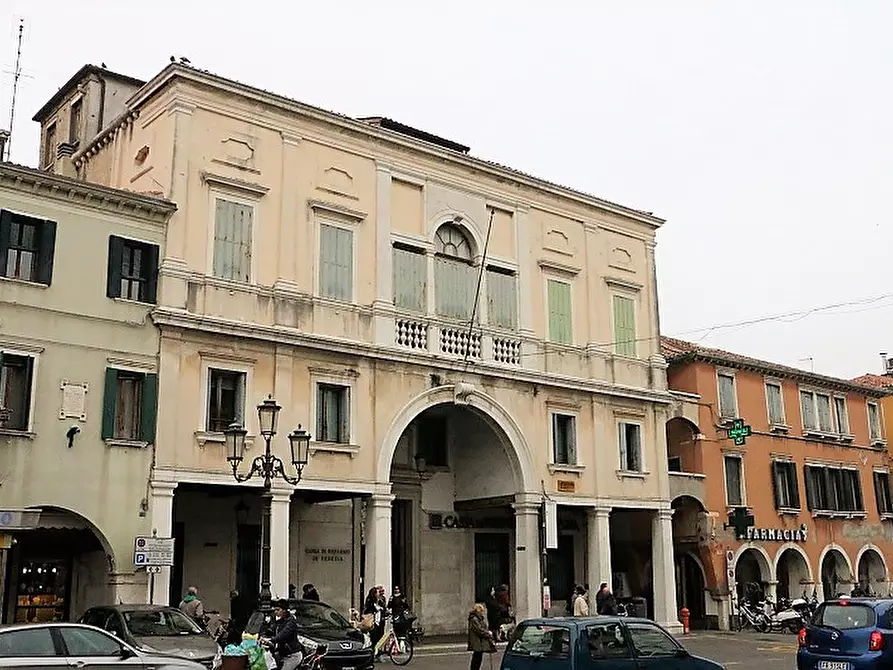 Immagine 1 di Palazzo in vendita  in Corso Del Popolo a Chioggia