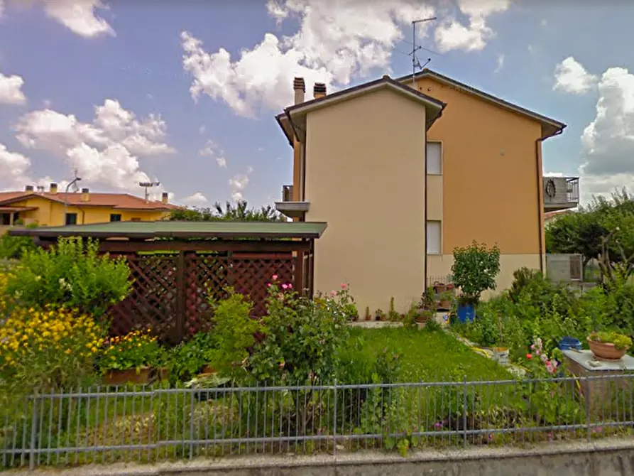 Immagine 1 di Appartamento in vendita  in via Foscolo a Fermignano