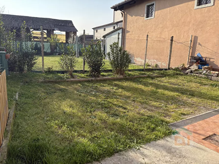 Immagine 20 di Villetta a schiera in vendita  in piazza Cesare Battisti 11 a Gonars