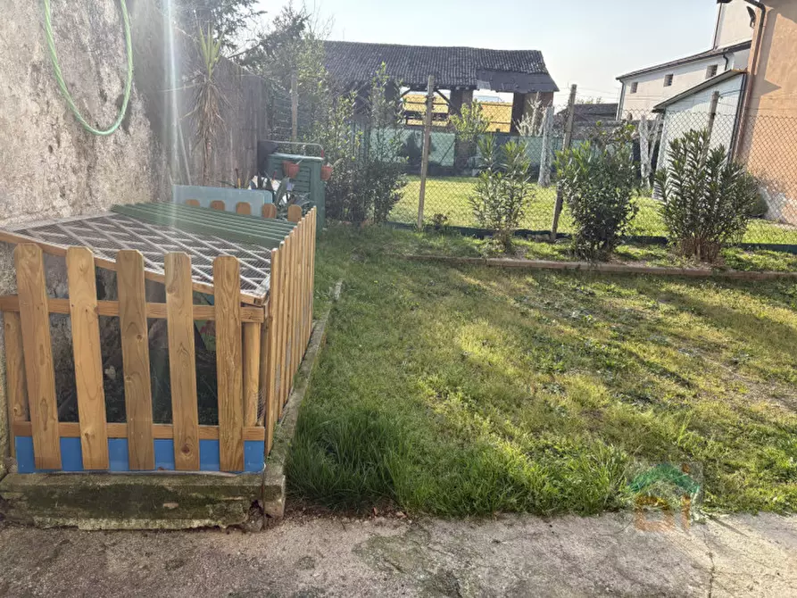 Immagine 21 di Villetta a schiera in vendita  in piazza Cesare Battisti 11 a Gonars