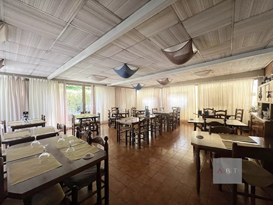 Immagine 1 di Negozio in vendita  a San Giorgio In Bosco