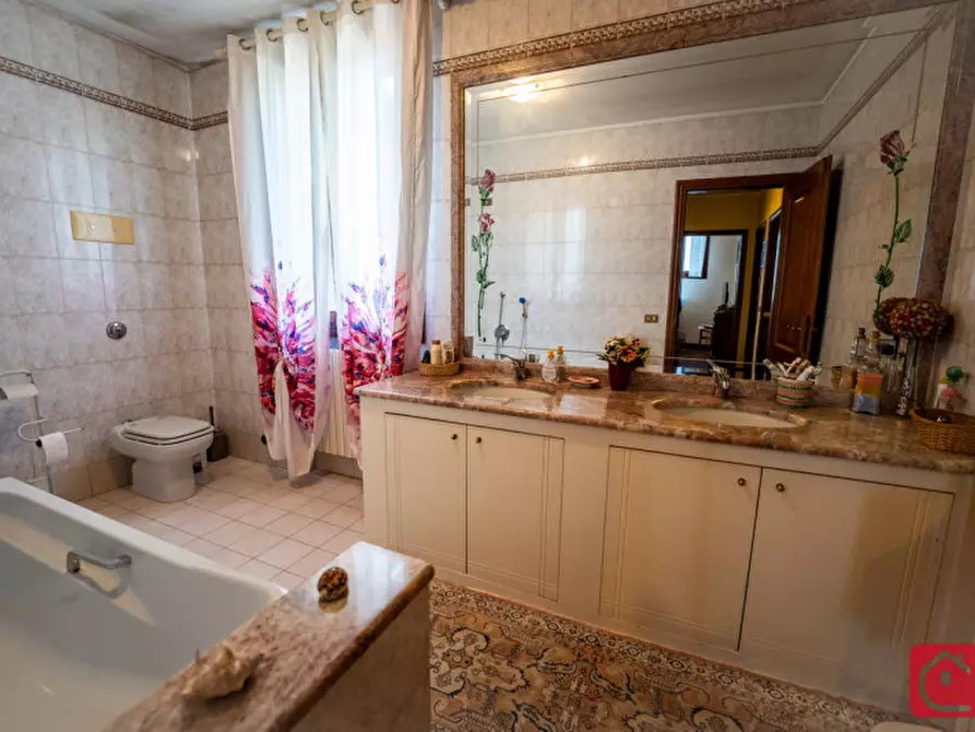Immagine 21 di Villa in vendita  a Legnaro