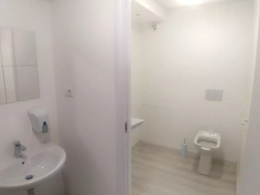 Immagine 23 di Ufficio in affitto  in STRADA 3 a Assago