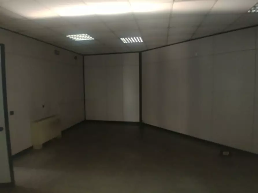 Immagine 13 di Palazzo in vendita  in VIA BETTOLA a Cinisello Balsamo