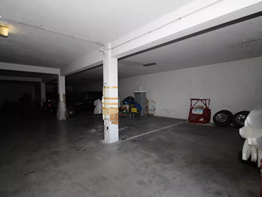 Immagine 3 di Garage in vendita  a Senigallia