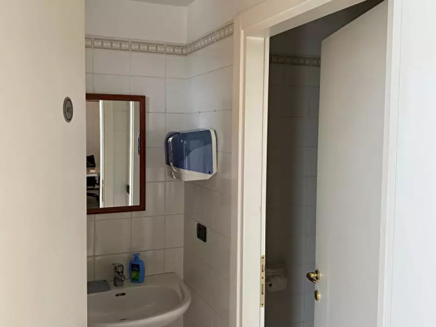 Immagine 5 di Negozio in vendita  in Piazza Maggiore, 20 a Este