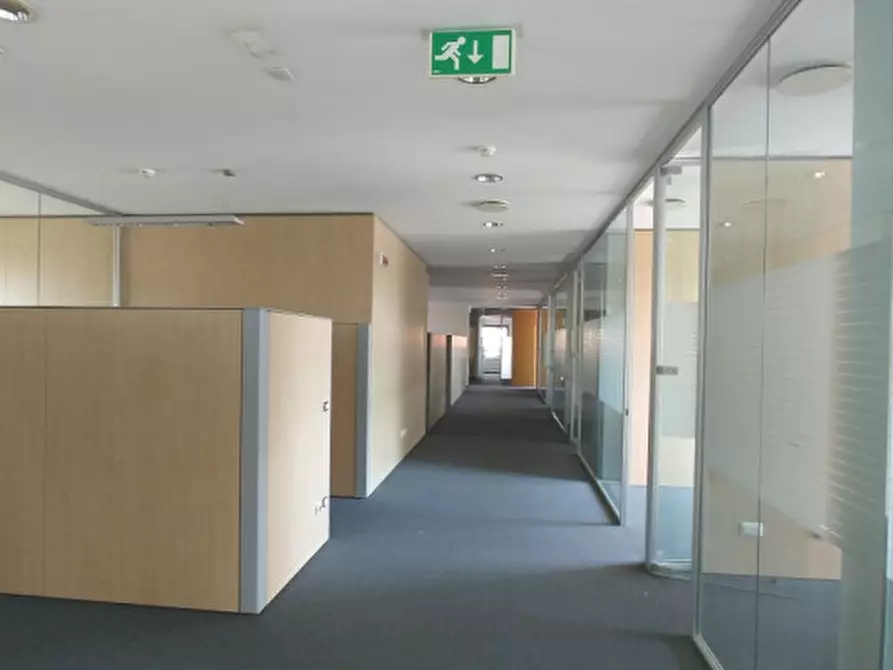 Immagine 3 di Palazzo in vendita  in VIA TOBAGI a Peschiera Borromeo