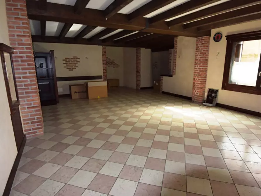 Immagine 2 di Negozio in affitto  in Via Roma a Bassano Del Grappa