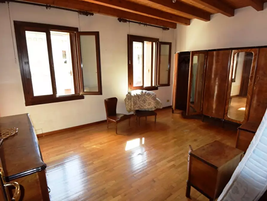 Immagine 9 di Negozio in affitto  in Via Roma a Bassano Del Grappa