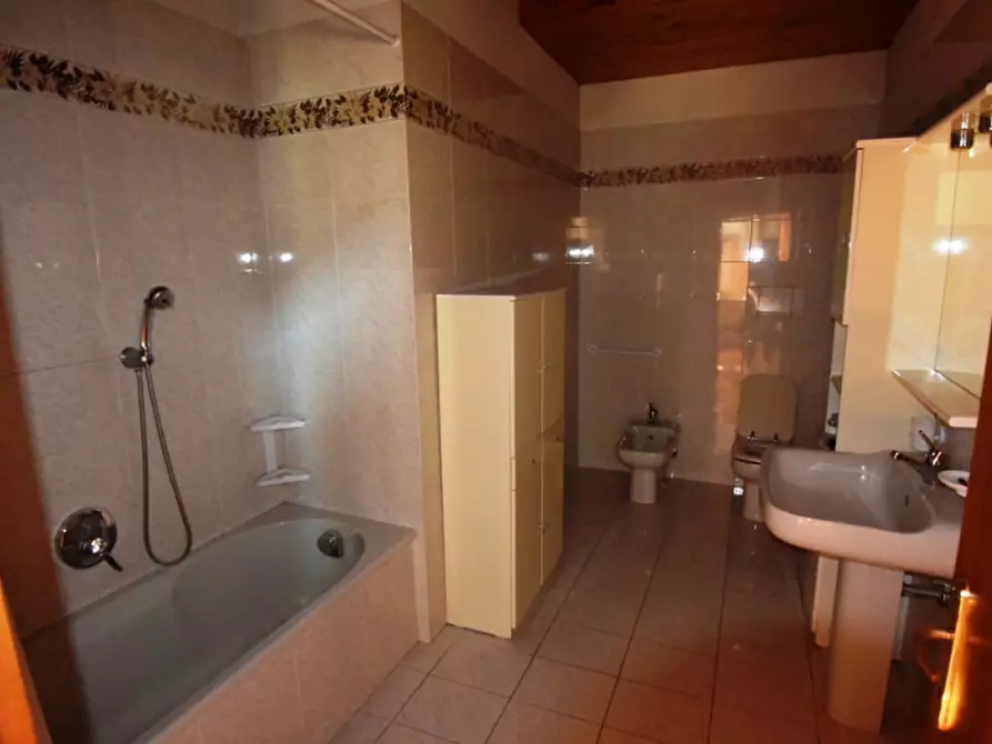 Immagine 12 di Negozio in affitto  in Via Roma a Bassano Del Grappa