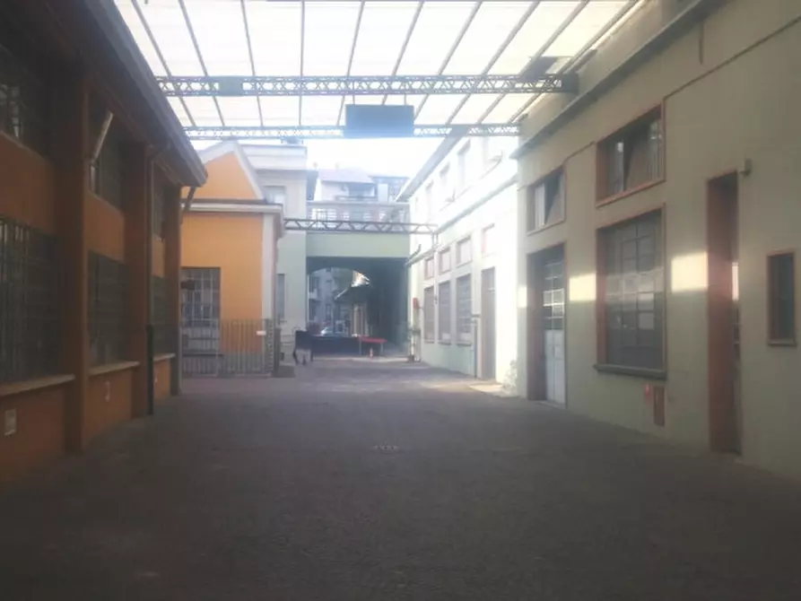 Immagine 23 di Magazzino in affitto  in VIALE MONZA a Milano