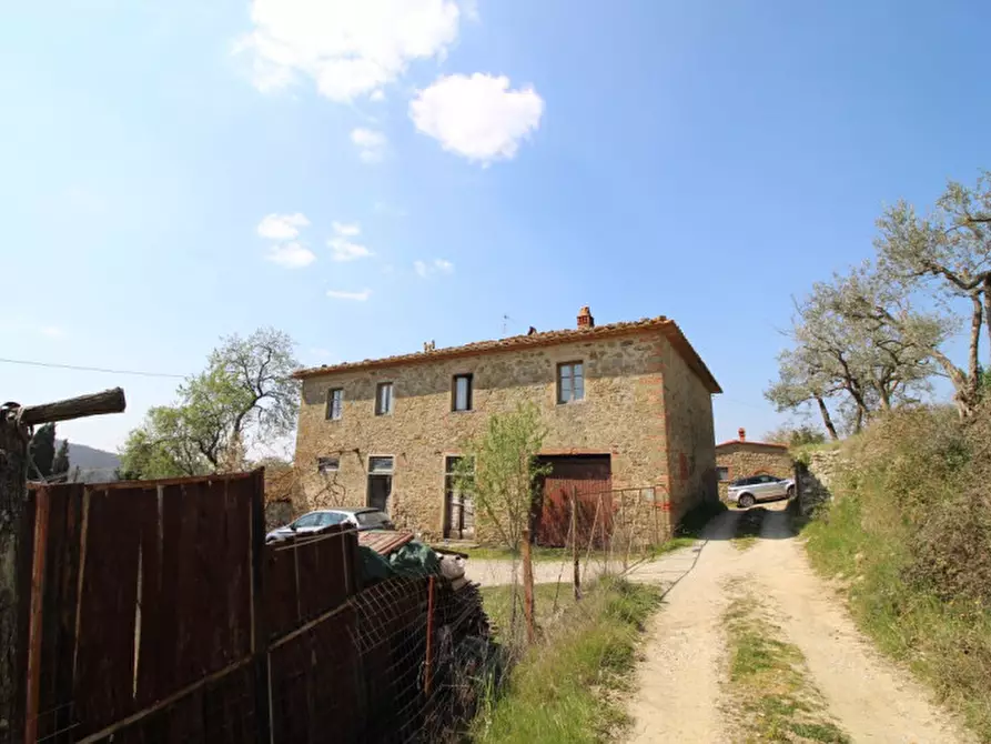 Immagine 2 di Casa indipendente in vendita  in 6 km a Bucine