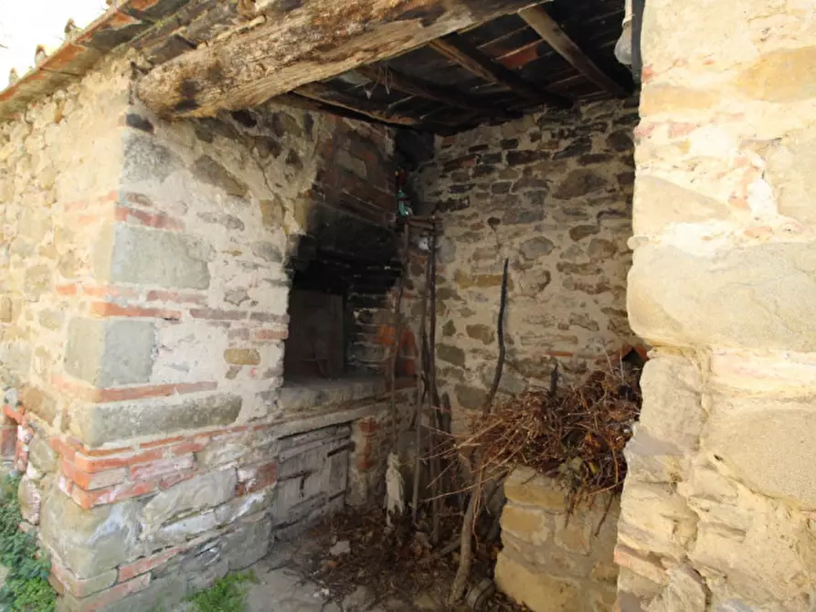 Immagine 8 di Casa indipendente in vendita  in 6 km a Bucine