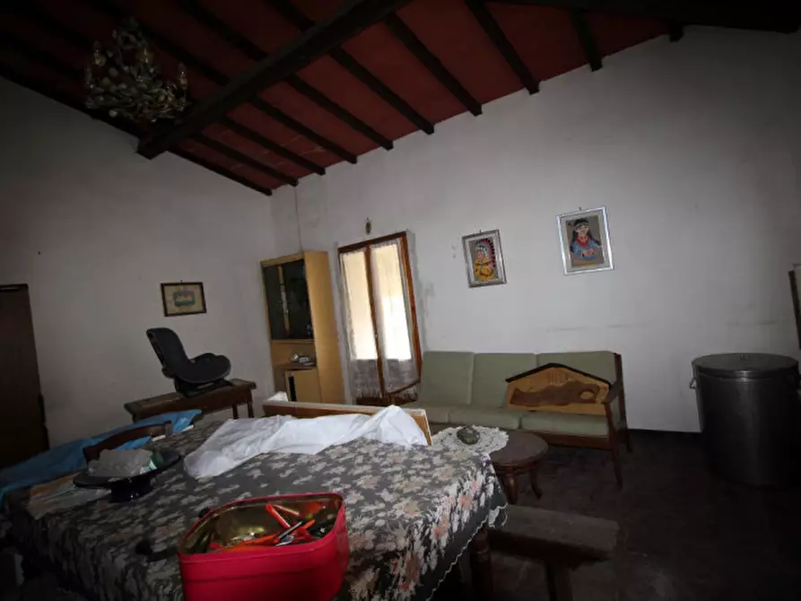 Immagine 11 di Casa indipendente in vendita  in 6 km a Bucine