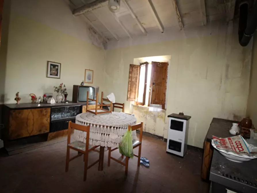 Immagine 16 di Casa indipendente in vendita  in 6 km a Bucine