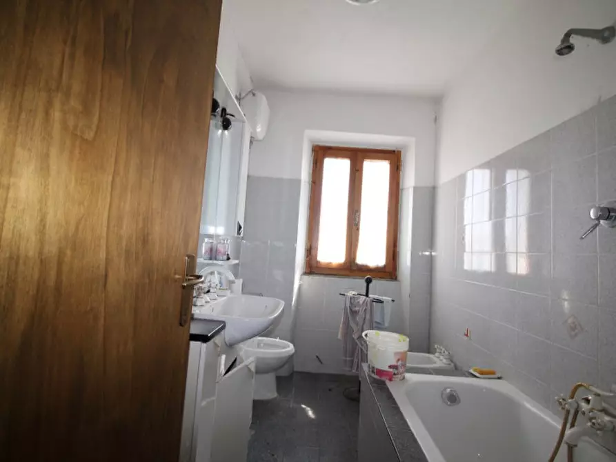 Immagine 17 di Casa indipendente in vendita  in 6 km a Bucine