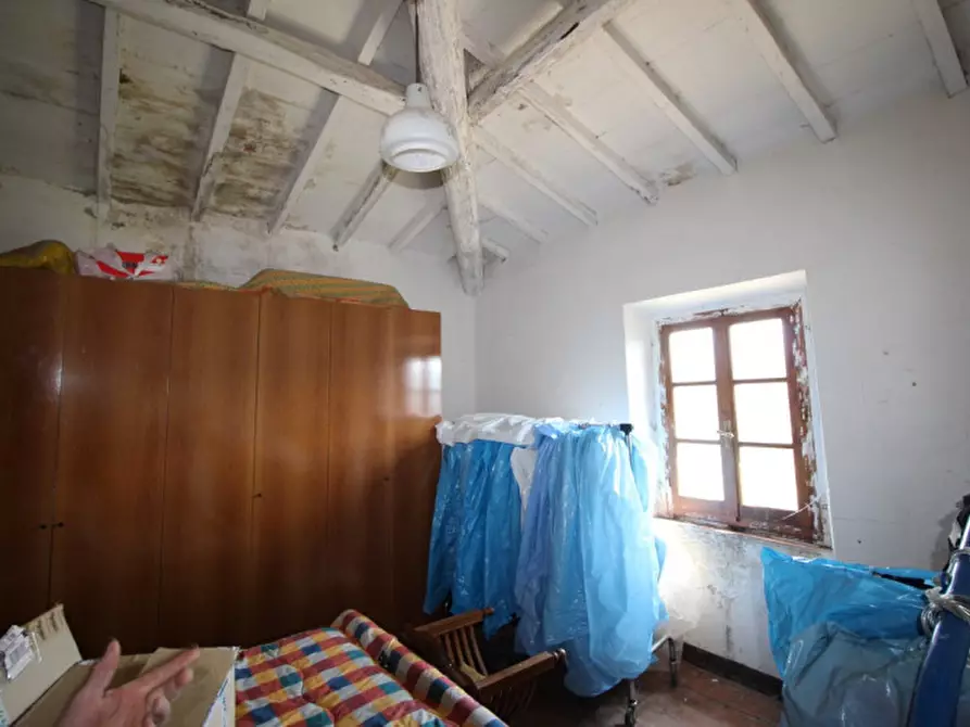 Immagine 19 di Casa indipendente in vendita  in 6 km a Bucine