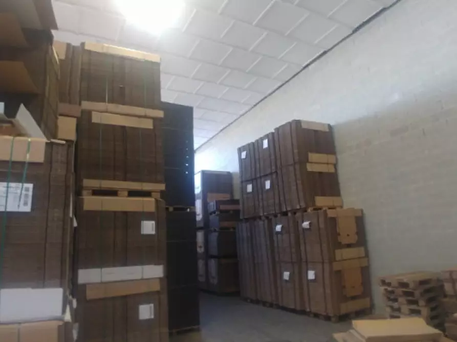 Immagine 3 di Magazzino in vendita  in VIA RESISTENZA a Buccinasco