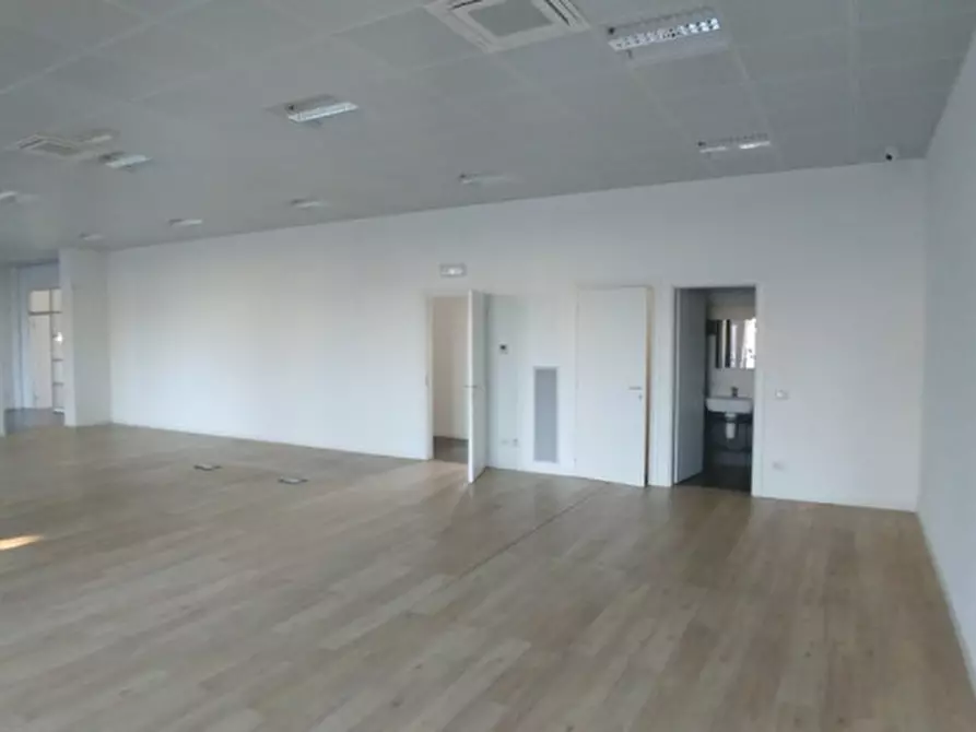 Immagine 2 di Ufficio in vendita  in VIALE DELL' ARTIGIANATO a Bernareggio