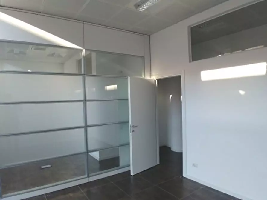 Immagine 10 di Ufficio in vendita  in VIALE DELL' ARTIGIANATO a Bernareggio