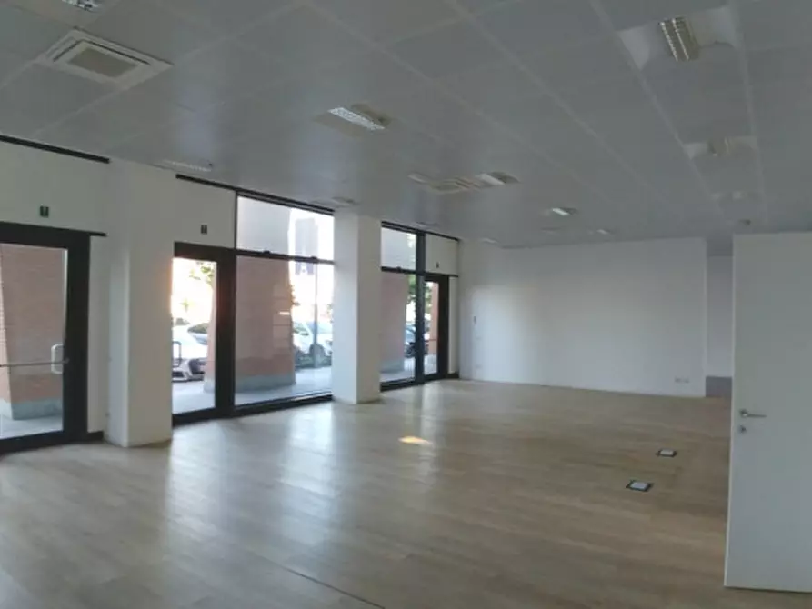 Immagine 4 di Attività commerciale in vendita  in VIALE DELL' ARTIGIANATO a Bernareggio