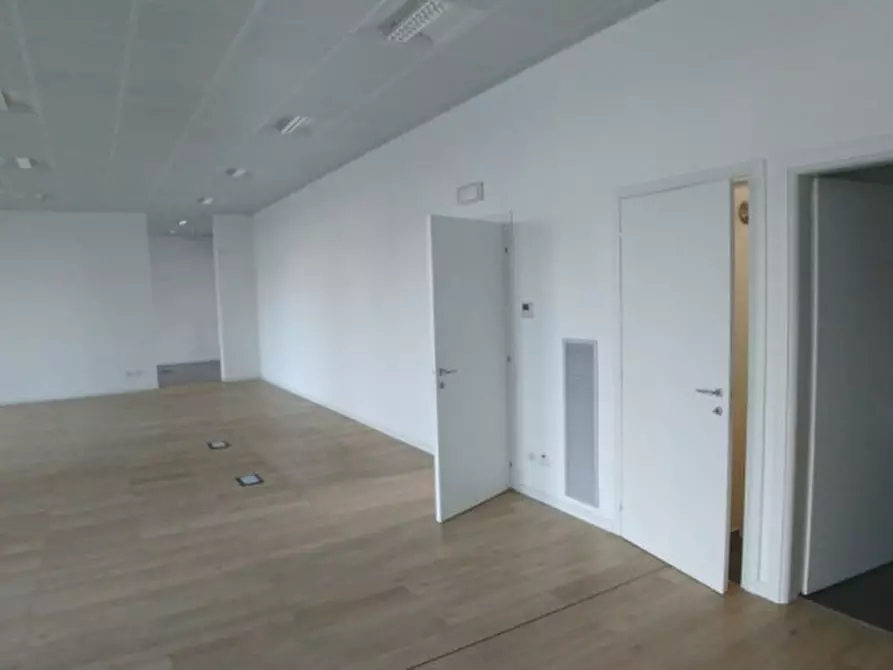 Immagine 6 di Attività commerciale in vendita  in VIALE DELL' ARTIGIANATO a Bernareggio