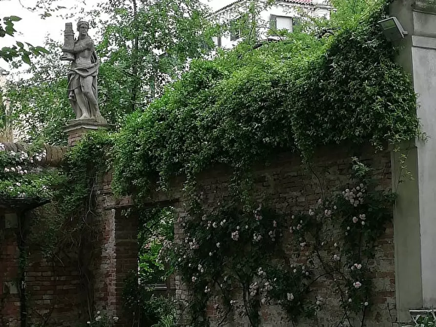 Immagine 2 di Palazzo in vendita  a Padova