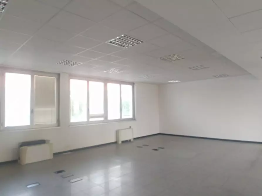 Immagine 4 di Attività commerciale in affitto  in VIA PODGORA a Vimercate