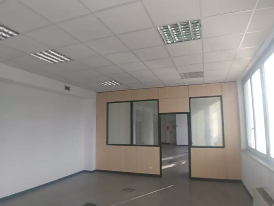 Immagine 9 di Attività commerciale in affitto  in VIA PODGORA a Vimercate