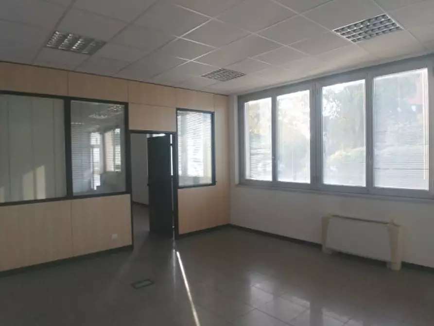 Immagine 10 di Attività commerciale in affitto  in VIA PODGORA a Vimercate