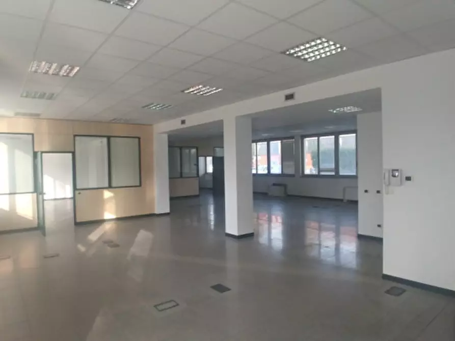 Immagine 11 di Attività commerciale in affitto  in VIA PODGORA a Vimercate