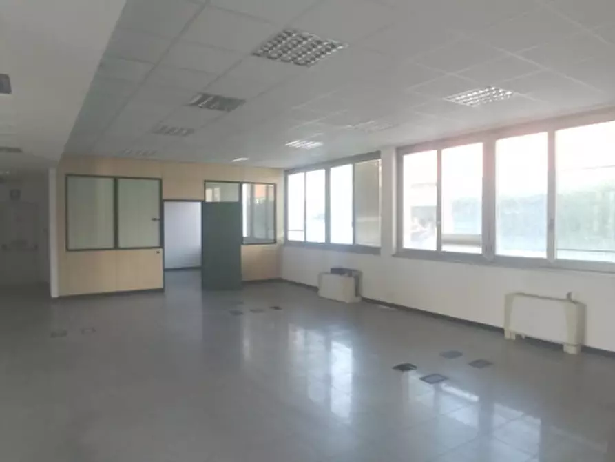 Immagine 12 di Attività commerciale in affitto  in VIA PODGORA a Vimercate