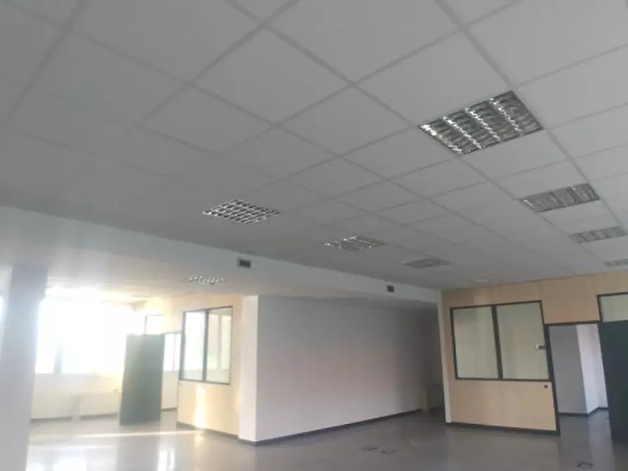 Immagine 13 di Attività commerciale in affitto  in VIA PODGORA a Vimercate