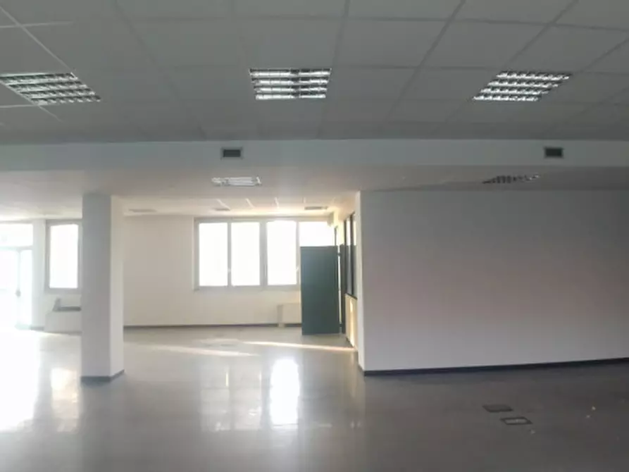 Immagine 14 di Attività commerciale in affitto  in VIA PODGORA a Vimercate