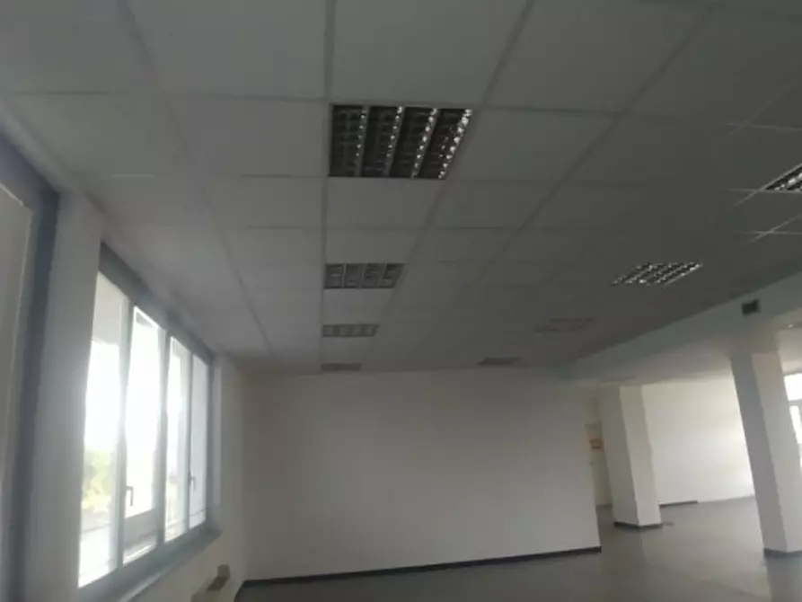 Immagine 17 di Attività commerciale in affitto  in VIA PODGORA a Vimercate